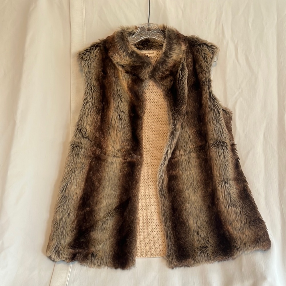 Song n Spirit faux fur vest size L